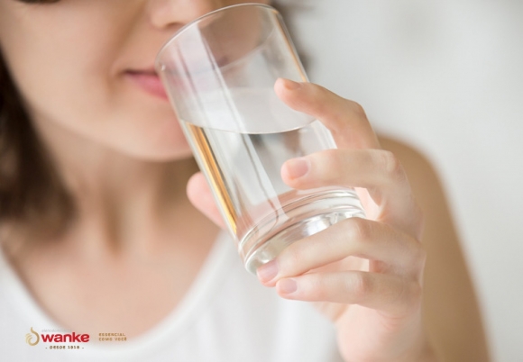 Já bebeu água hoje? Confira 5 motivos para se manter hidratado.